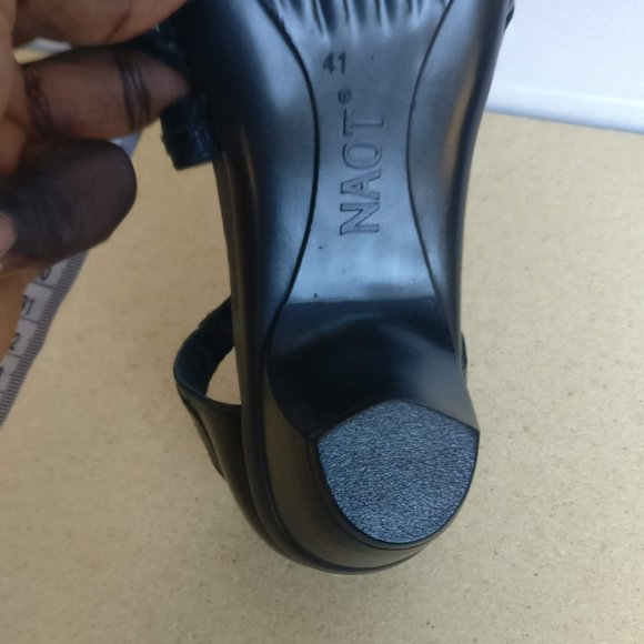 Naot Waterproof Shiny Patent Leather Low Heel Dress Sandal Wmn 41/10us/8uk - Picture 3 of 14